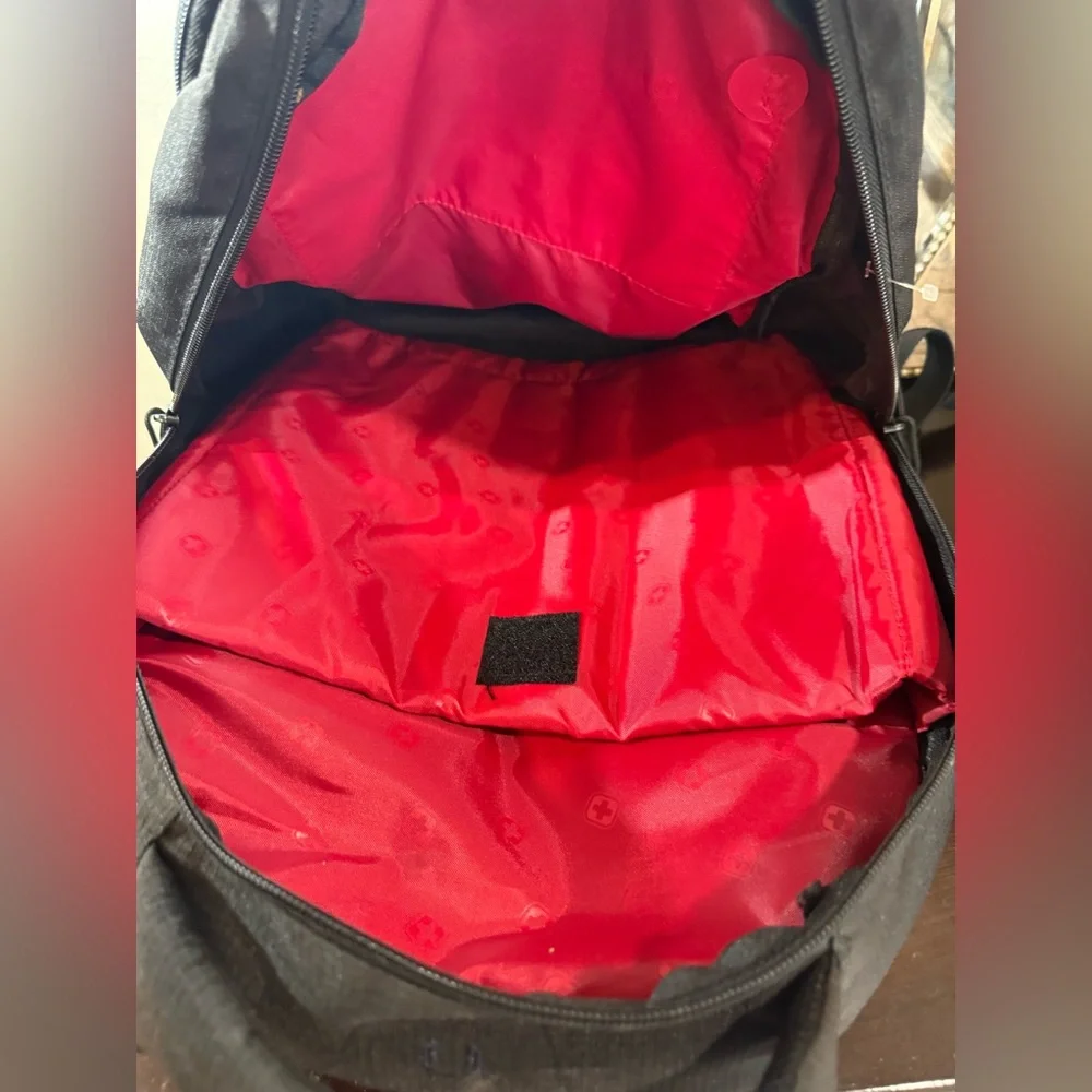 SWISS GEAR Airflow BACKPACK laptop compartment black‎ with red interior unisex